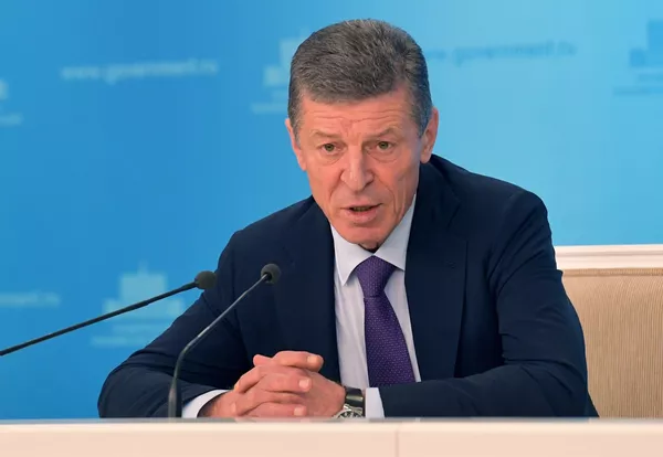 Заместитель председателя правительства РФ Дмитрий Козак во время брифинга в Доме правительства РФ по итогам совещания о мерах по стабилизации ситуации на рынке нефтепродуктов