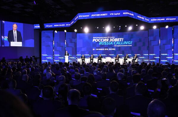Президент РФ Владимир Путин выступает на инвестиционном форуме ВТБ Капитал Россия зовёт!