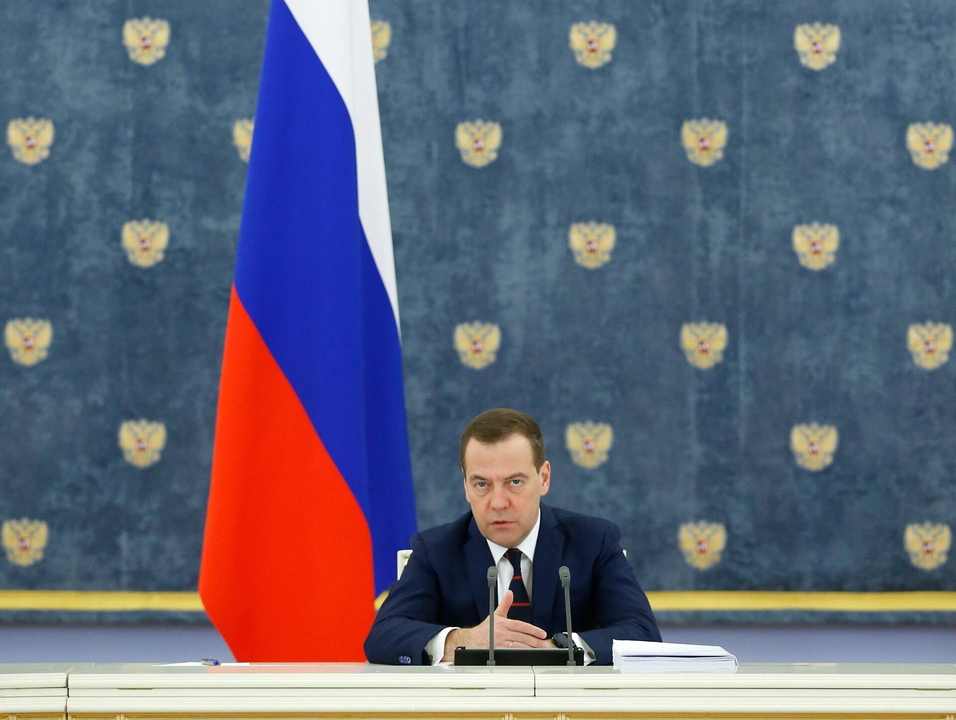 %Премьер-министр РФ Д. Медведев провел заседание правительственной комиссии - ПРАЙМ, 1920, 20.05.2022
