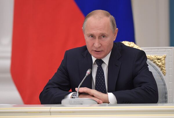 %Президент РФ В. Путин провел встречу с представителями российских деловых кругов