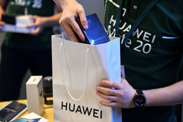 %Старт продаж в России флагманских смартфонов Huawei