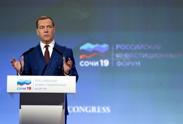 %Премьер-министр РФ Д. Медведев принимает участие в работе Российского инвестиционного форума Сочи-2019