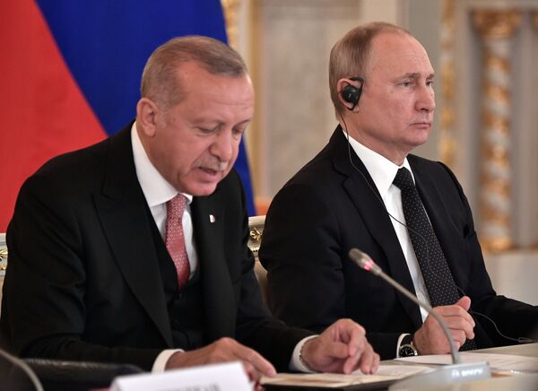%Президент РФ В. Путин встретился с президентом Турции Р. Т. Эрдоганом