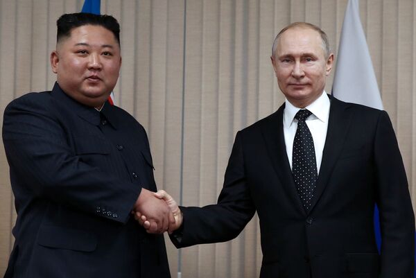 % Президент РФ В. Путин встретился с лидером КНДР Ким Чен Ыном