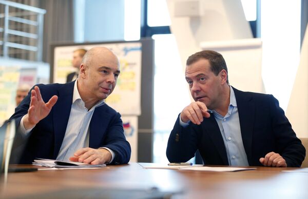 % Дмитрий Медведев и Атон Силуанов во время выездного совещания Национальные проекты – этап “реализация”