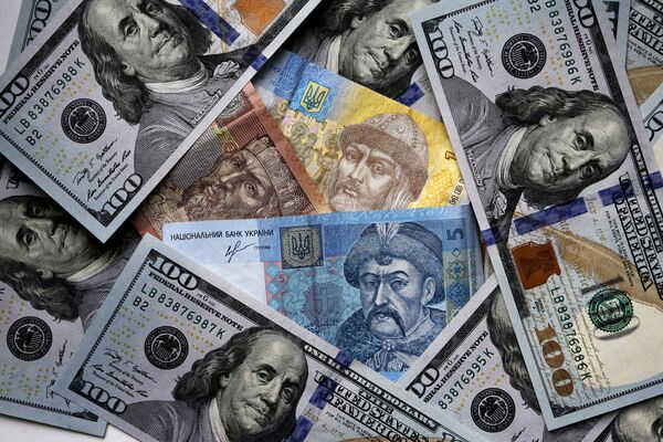 %Денежные купюры и монеты США и Украины