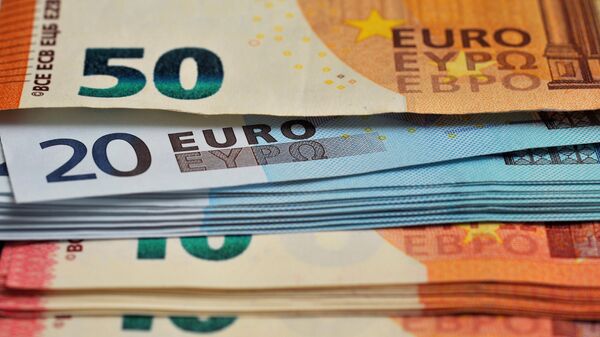  Банкноты номиналом 10 , 20 и 50 евро