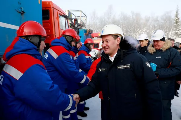 Глава Россетей Павел Ливинский во время запуска ЛЭП в Мурманске