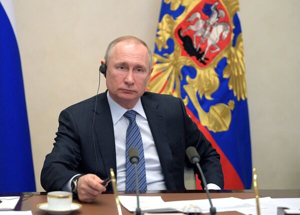 %Президент РФ В. Путин принял участие в саммите лидеров Большой двадцатки по коронавирусу в режиме видеоконференции