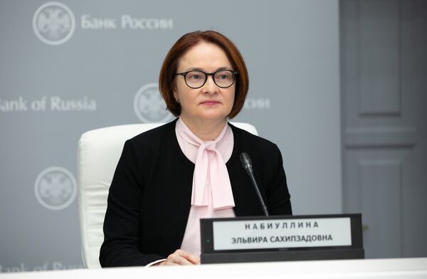 %Председатель Центрального банка РФ Эльвира Набиуллина во время онлайн-пресс-конференции в Москве