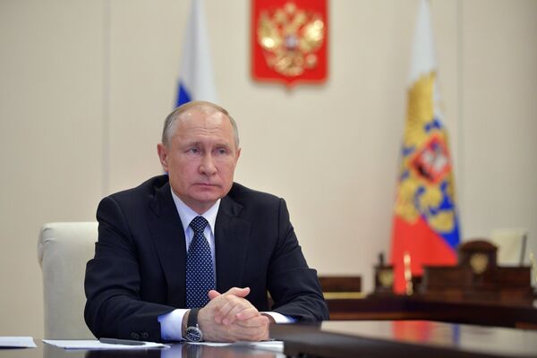  Президент РФ В. Путин в режиме видеоконференции