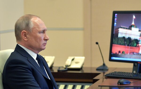 %Президент РФ В. Путин в режиме видеоконференции провел совещание с руководителями субъектов РФ