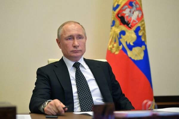 %Президент РФ В. Путин провел совещание по вопросам развития строительной отрасли