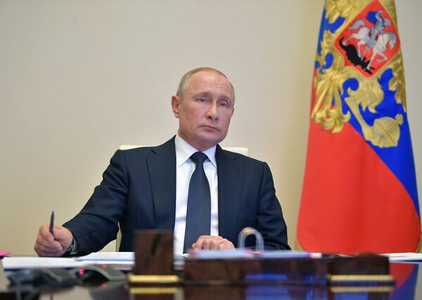 %Президент РФ В. Путин провел совещание с главами регионов по борьбе с распространением коронавируса в РФ