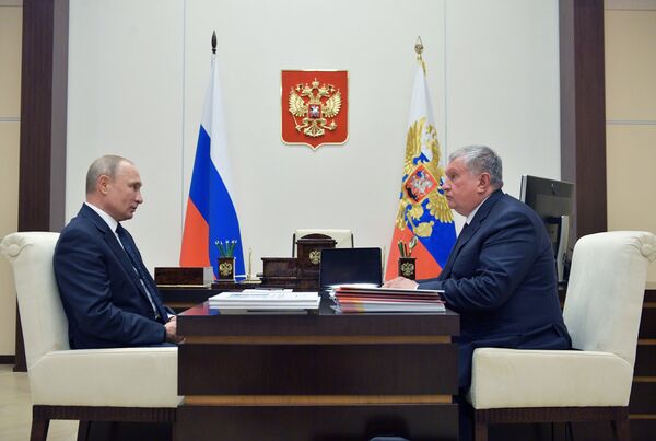 Президент РФ В. Путин встретился с главой компании Роснефть И. Сечиным