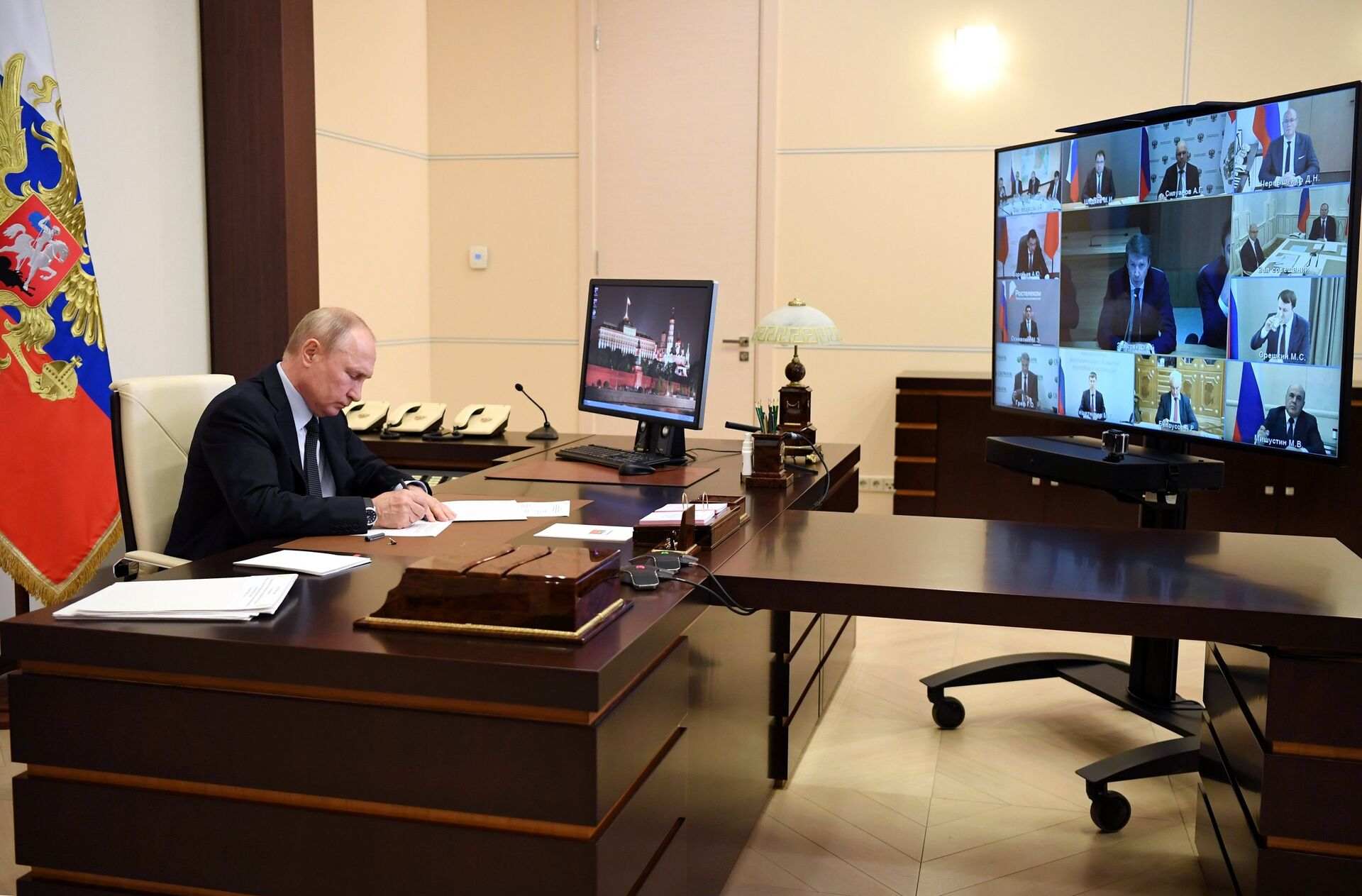 Президент РФ В. Путин провел совещание по информационным технологиям и связи - ПРАЙМ, 1920, 22.10.2020