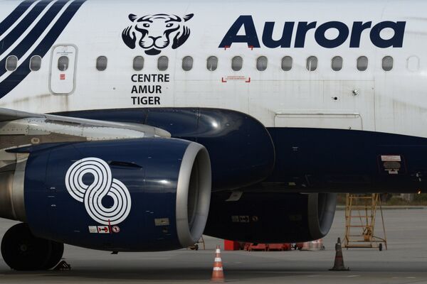 %Самолет Airbus А319 дальневосточной авиакомпании Аврора в аэропорту Владивостока