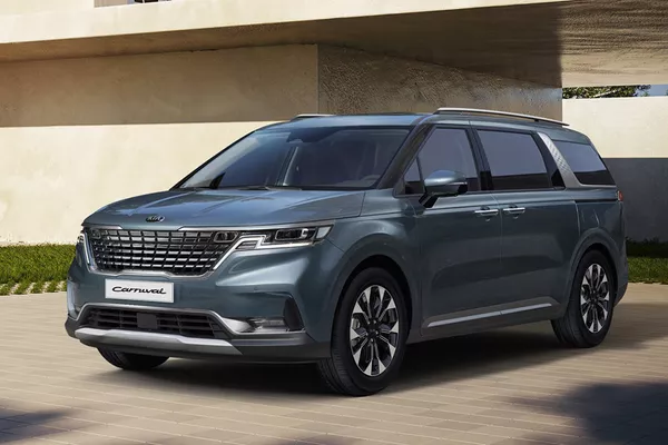 Новый минивэн KIA Carnival полностью рассекречен 