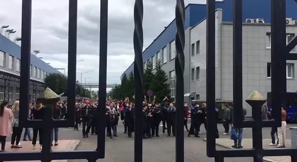 Акция работников заводов БелАЗ и МАЗ в Минске