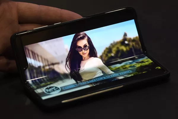  Старт продаж смартфонов Samsung Galaxy Fold с гибким экраном