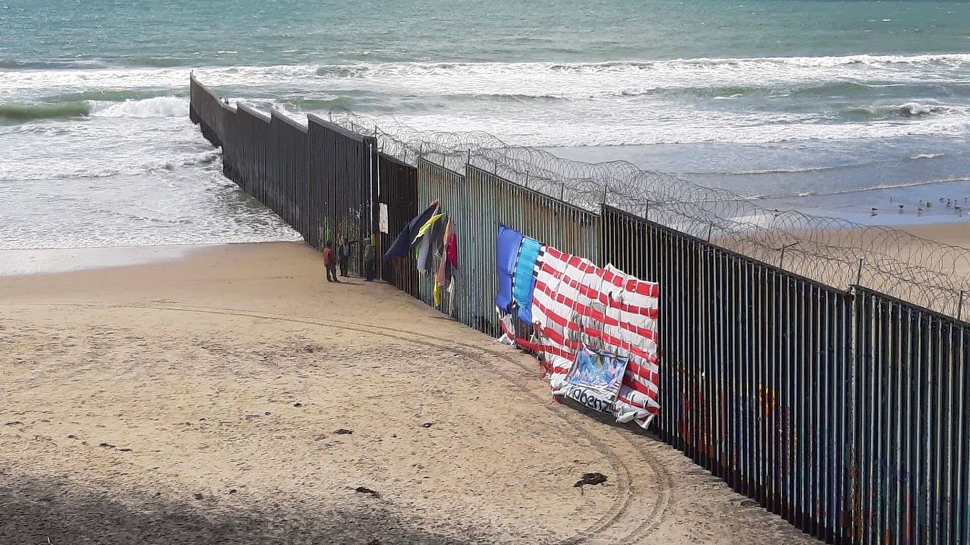 Пограничная стена с США в мексиканской Тихуане. - ПРАЙМ, 1920, 05.03.2024