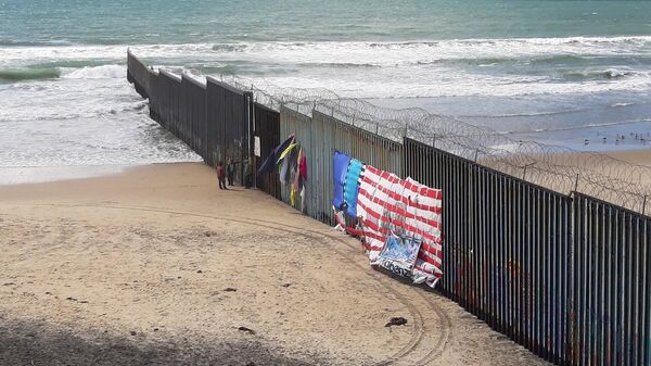 Пограничная стена с США в мексиканской Тихуане.
