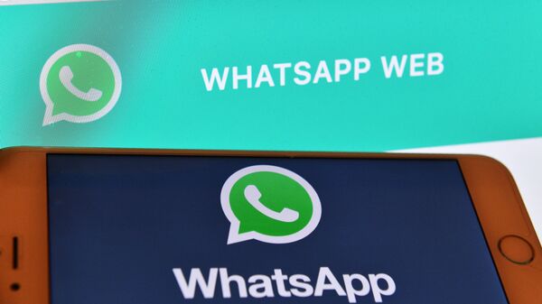 Иконка мессенджера WhatsApp на экране смартфона