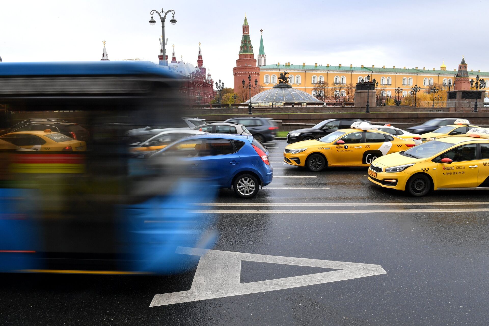 В Москве с 7 ноября водителям запретят проезд по всем выделенным полосам - ПРАЙМ, 1920, 21.04.2023