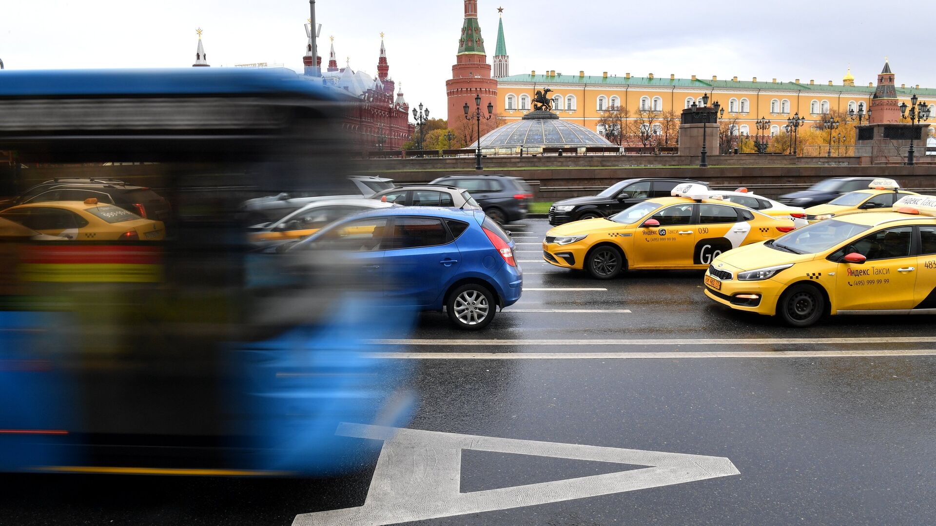 В Москве с 7 ноября водителям запретят проезд по всем выделенным полосам - ПРАЙМ, 1920, 11.05.2021