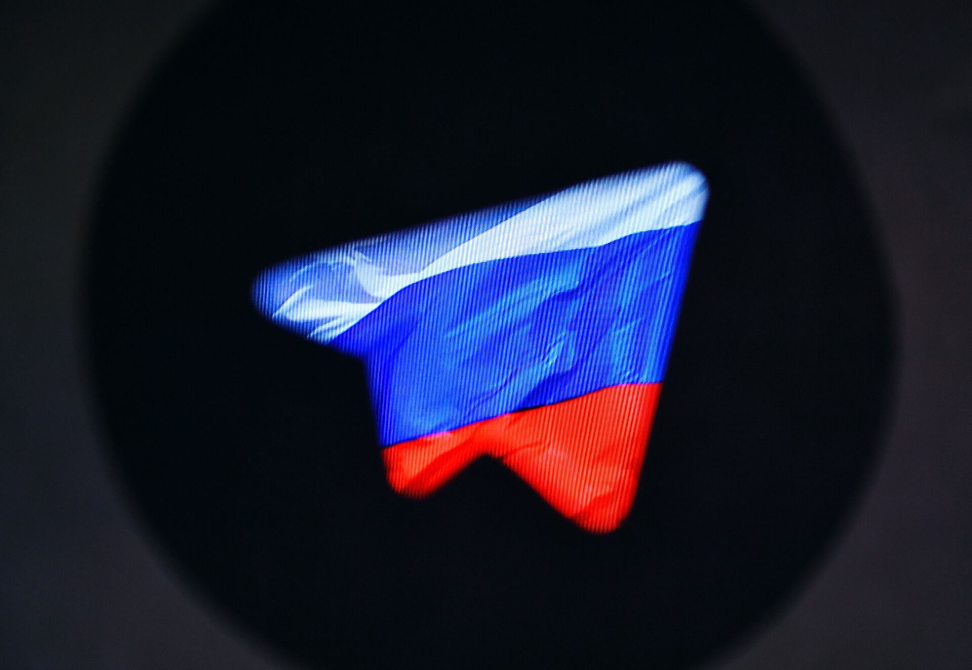 Логотип социальной сети Телеграм на фоне российского флага. - ПРАЙМ, 1920, 10.01.2021