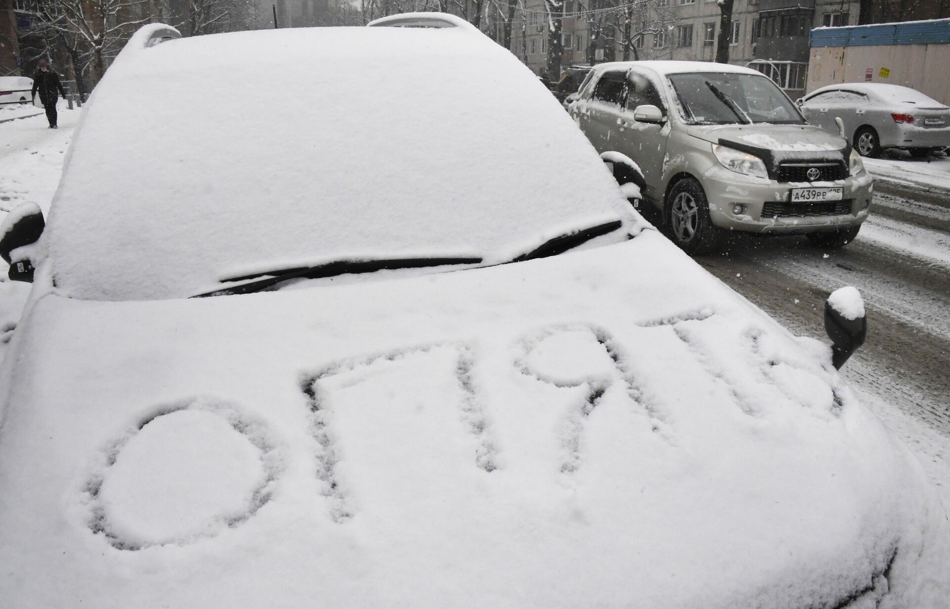 Автомобильная дороге во время снегопада - ПРАЙМ, 1920, 21.01.2021
