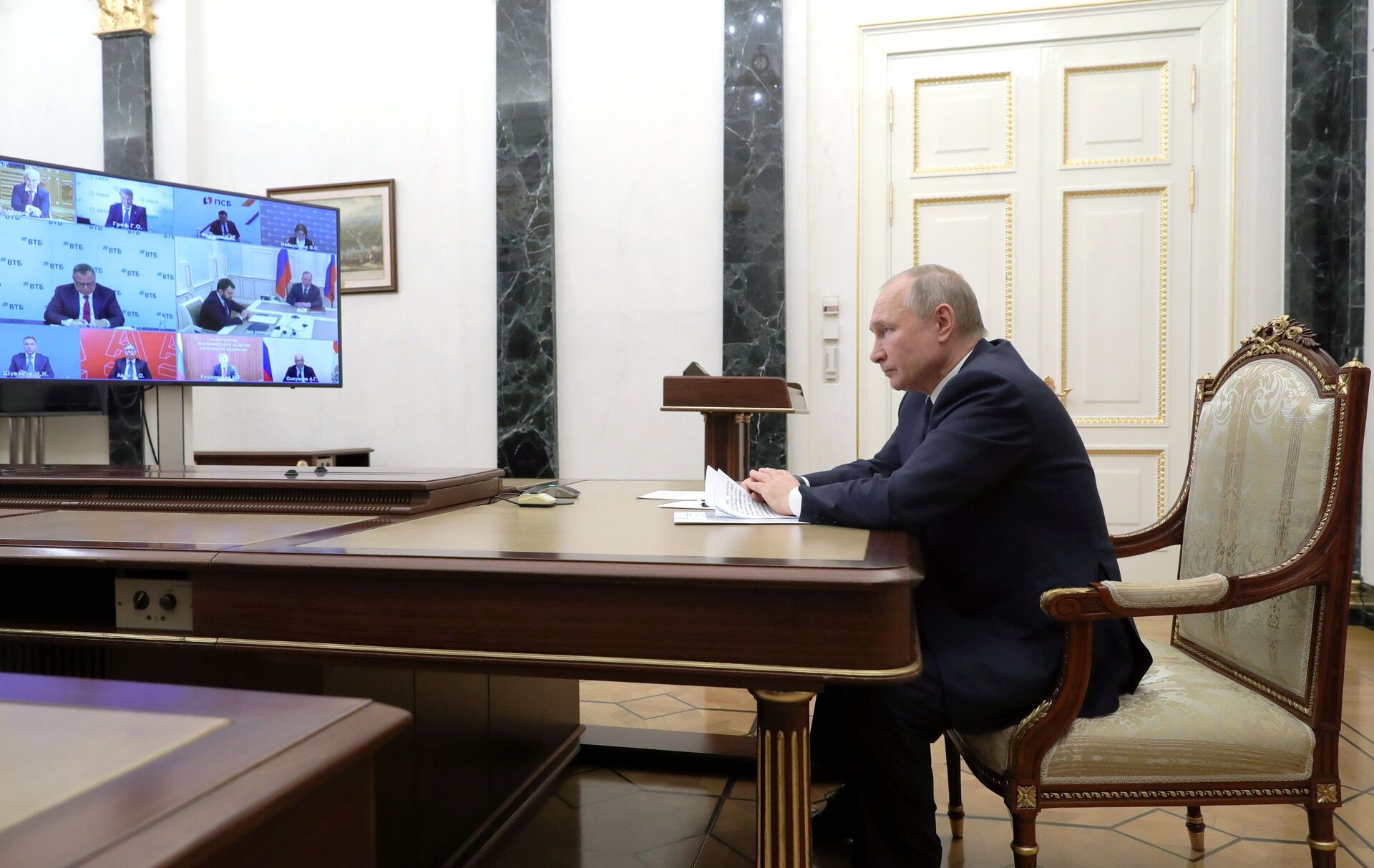 Президент РФ В. Путин провел совещание по ситуации в банковской сфере - ПРАЙМ, 1920, 01.02.2021