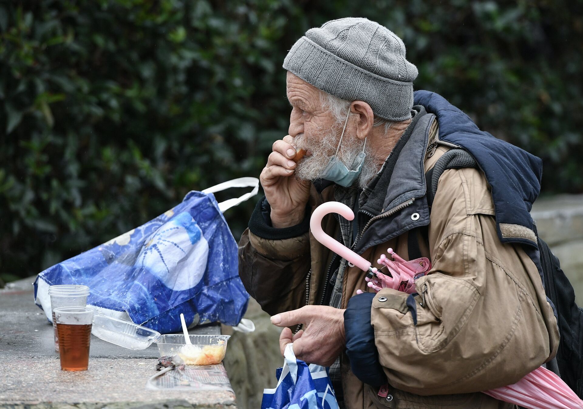 Акция по раздаче горячих обедов бездомным в Крыму - ПРАЙМ, 1920, 29.01.2022