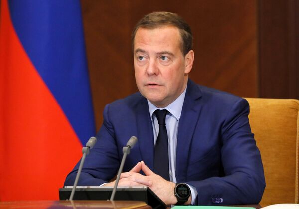 Зампред Совбеза РФ, председатель Единой России Д. Медведев провел совещание