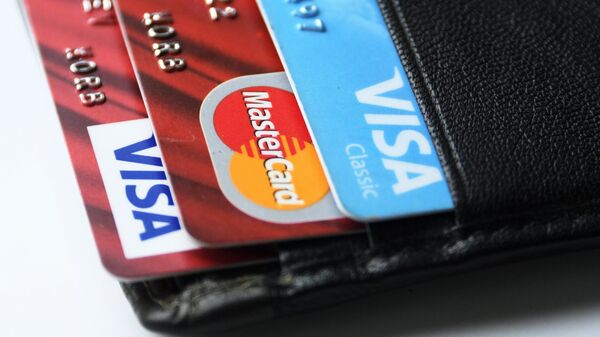 Банковские карты международных платежных систем VISA и MasterCard.