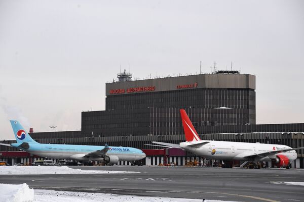 Самолеты у терминала F в аэропорту Шереметьево