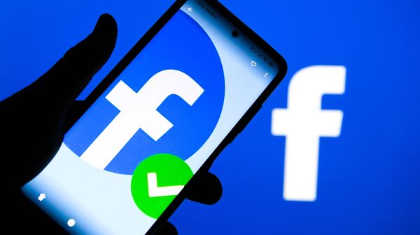 Приложение социальной сети Facebook в мобильном телефоне.