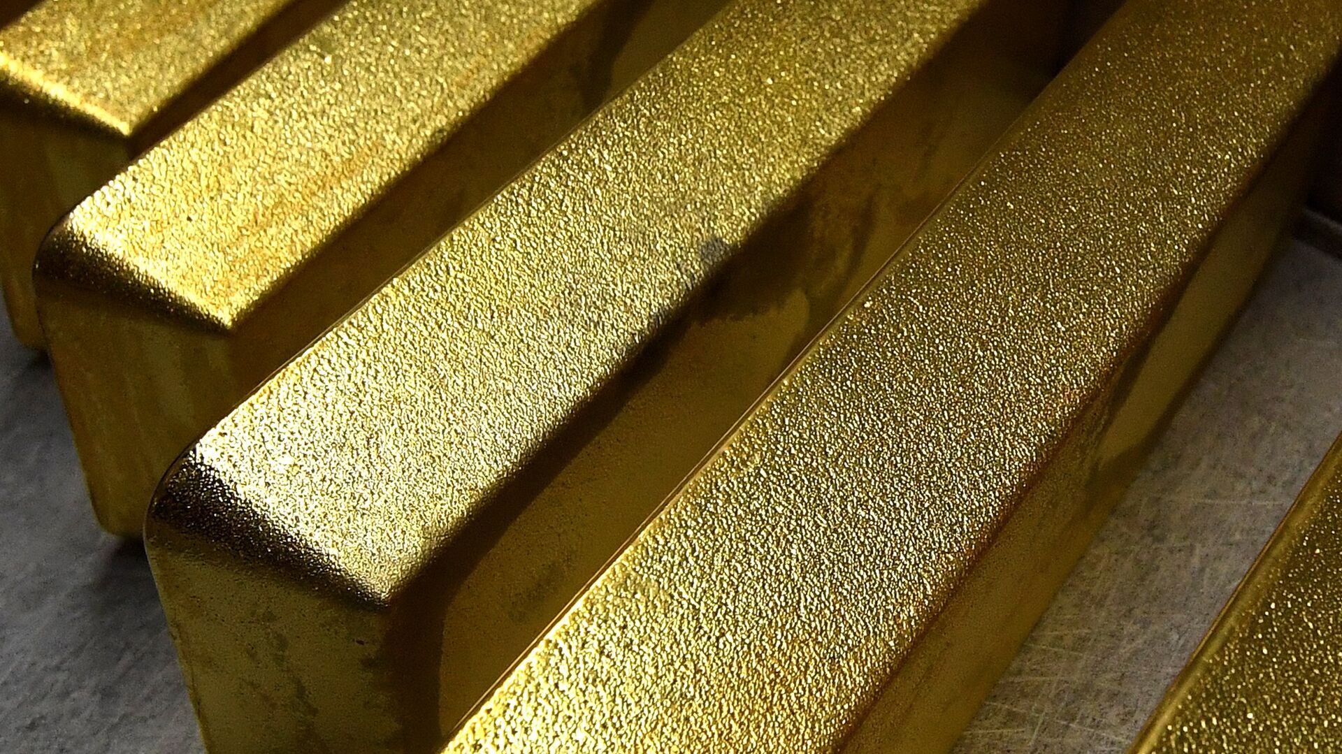 Производство золотых слитков на заводе Красцветмет - ПРАЙМ, 1920, 16.08.2021