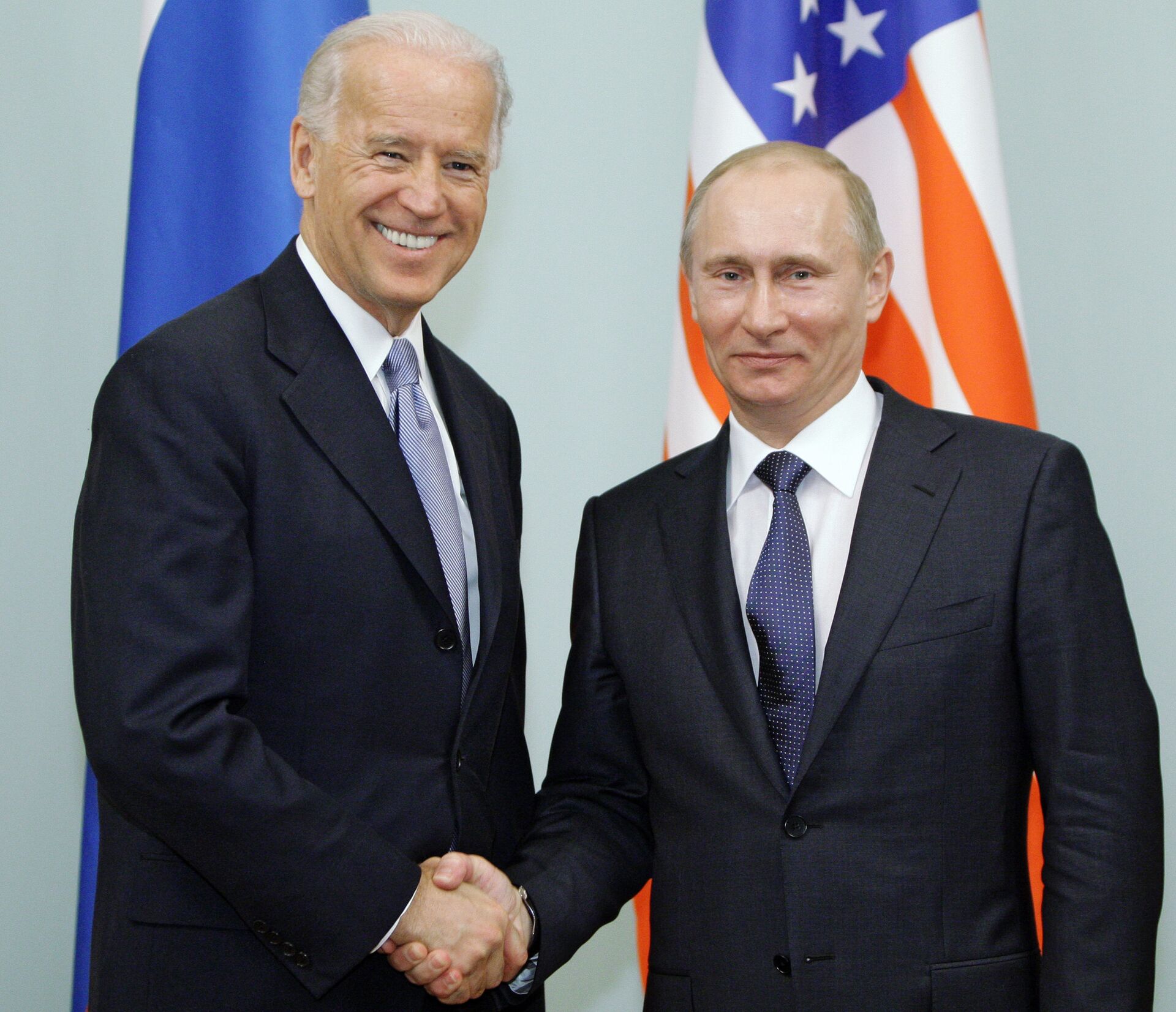 Встреча Владимира Путина с Джозефом Байденом в Москве в 2011 году - ПРАЙМ, 1920, 13.04.2021