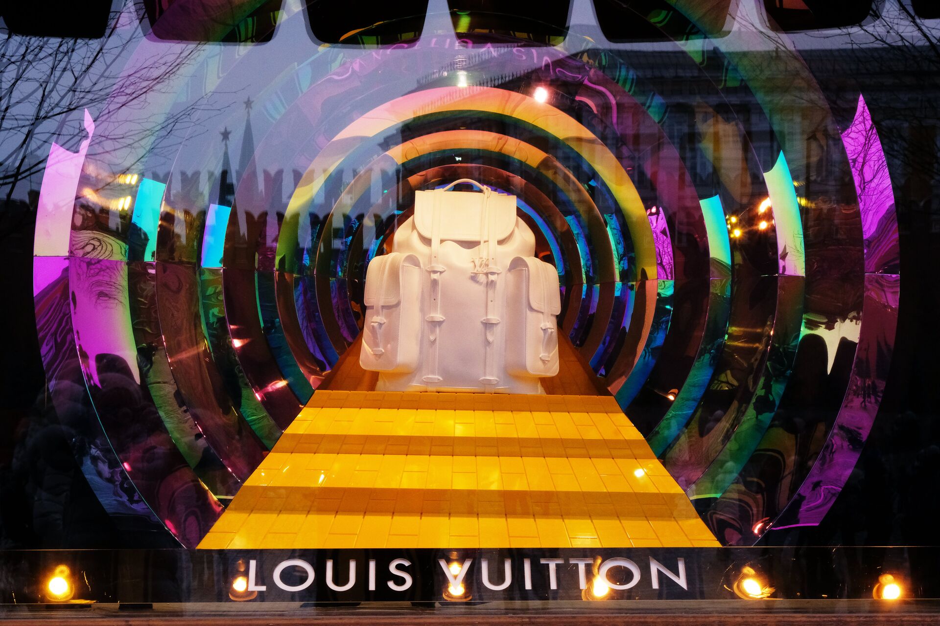 Витрина магазина Louis Vuitton в ГУМе - ПРАЙМ, 1920, 05.03.2022