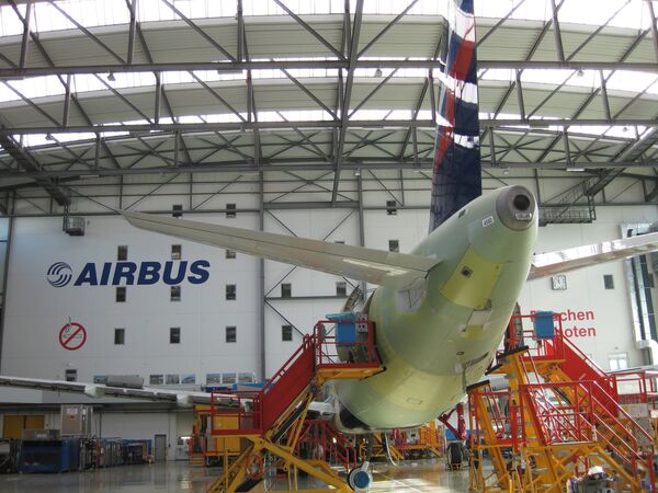 Самолет Airbus А-320 на заводе