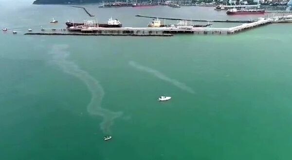  Разлив нефти у побережья Туапсе