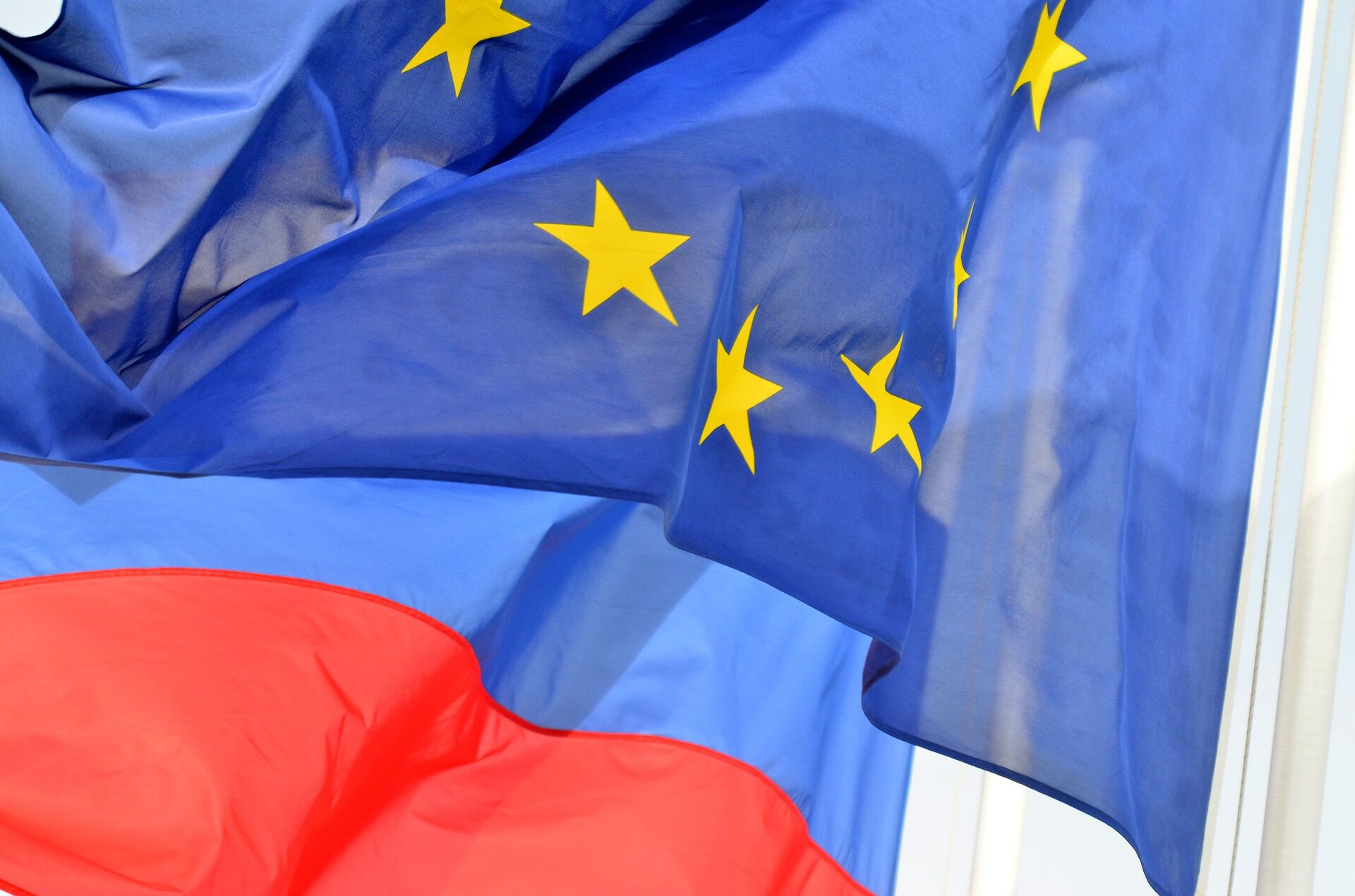 Флаги России и ЕС на набережной Ниццы - ПРАЙМ, 1920, 01.05.2022