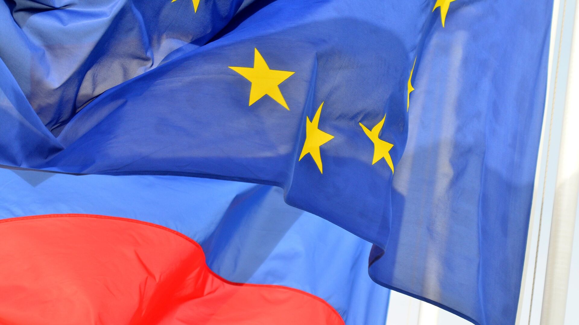 Флаги России и ЕС на набережной Ниццы - ПРАЙМ, 1920, 26.10.2023