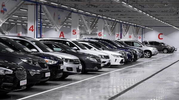 В России резко сократились продажи авто некитайских брендов, сообщили СМИ