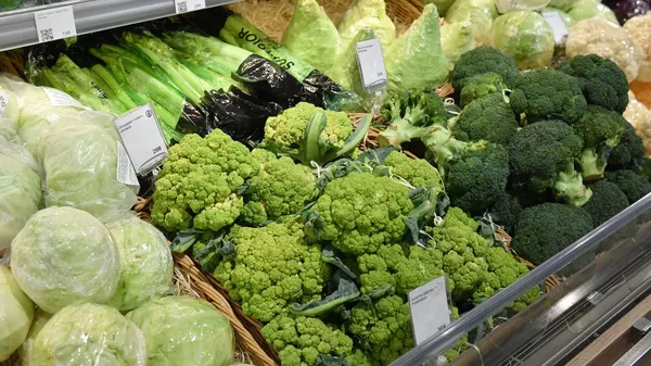 Продажа овощей в магазине Азбука Вкуса в Москве