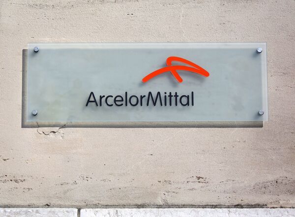 Вывеска на штаб-квартире металлургической компании Arcelor-Mittal. Люксембург.