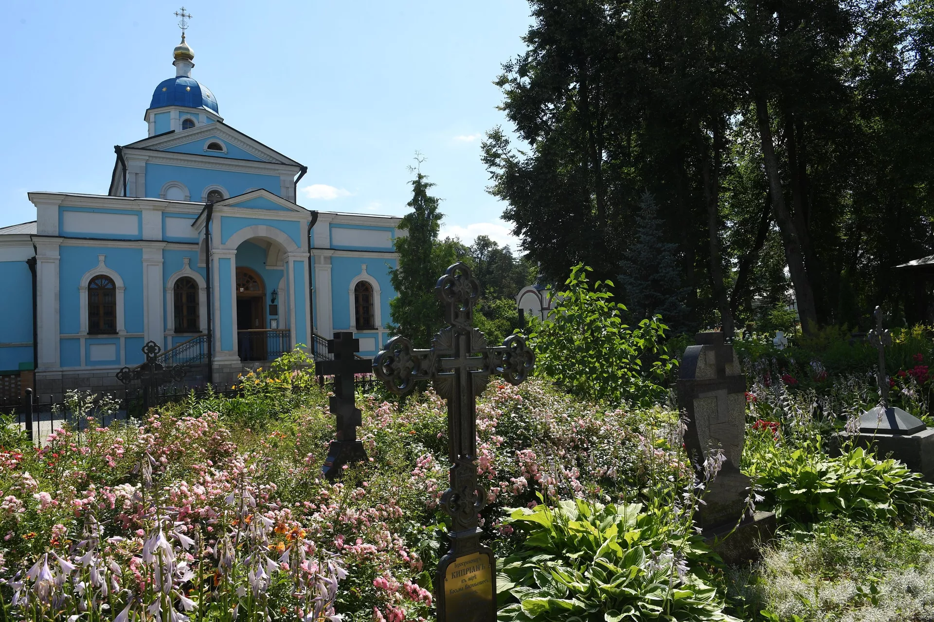 Храм с кладбищем - ПРАЙМ, 1920, 20.08.2021
