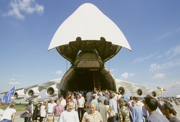 Грузовой самолет АН-225 Мрия.
