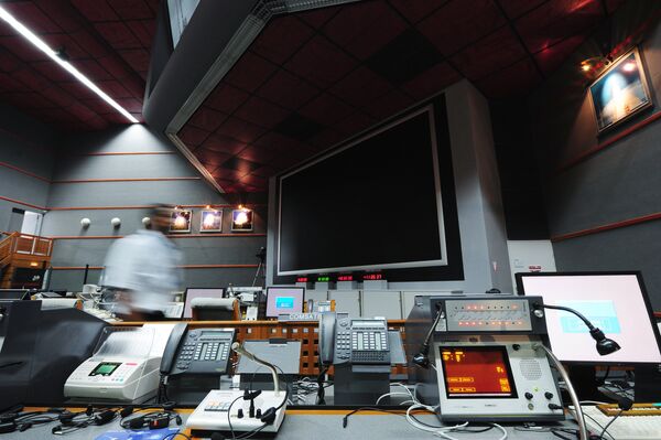 Рабочее место оператора в центре управления полетами Юпитер.